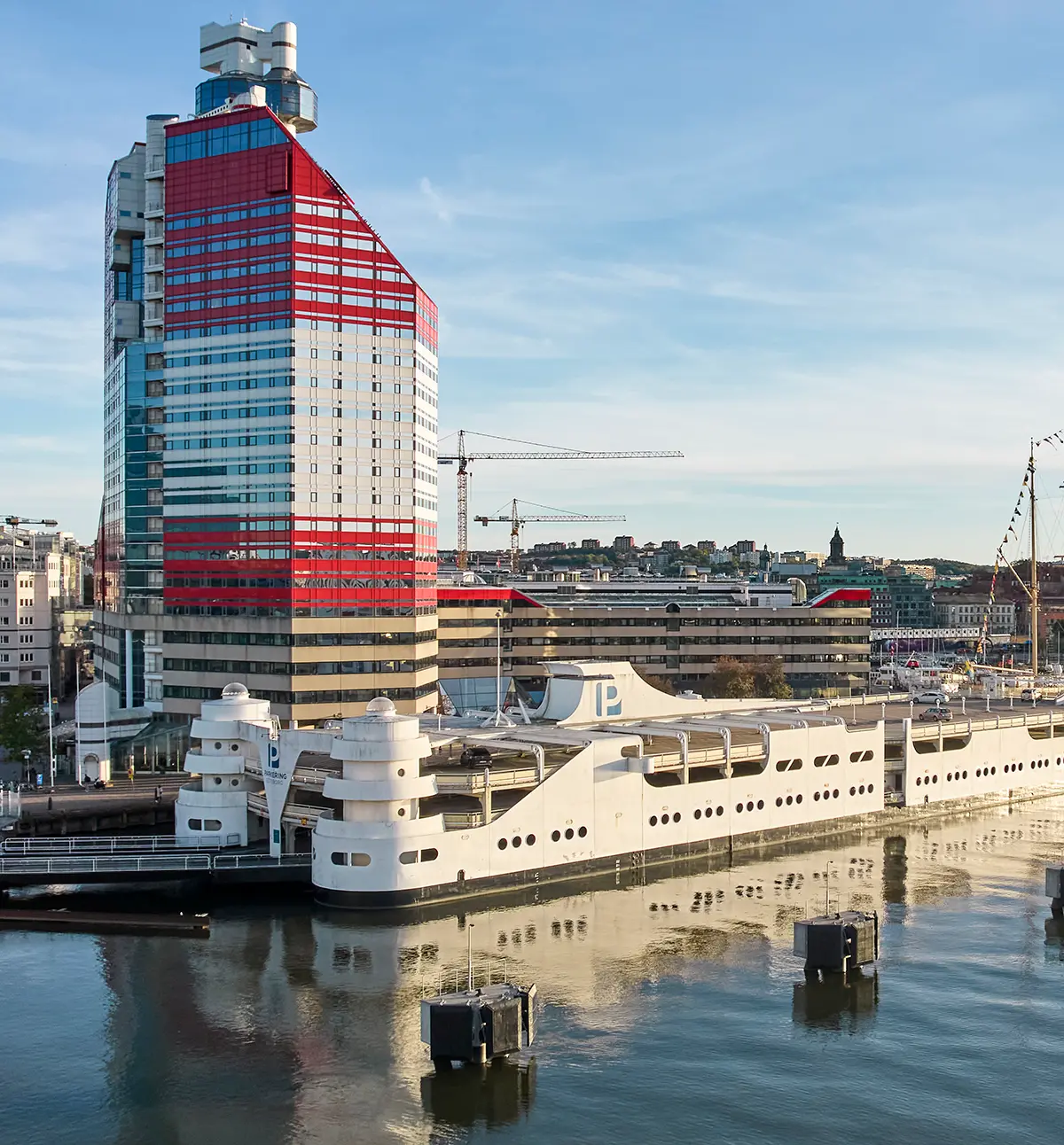 P-Arken vid Lilla Bommen i Göteborg, med läppstiftet i bakgrunden.