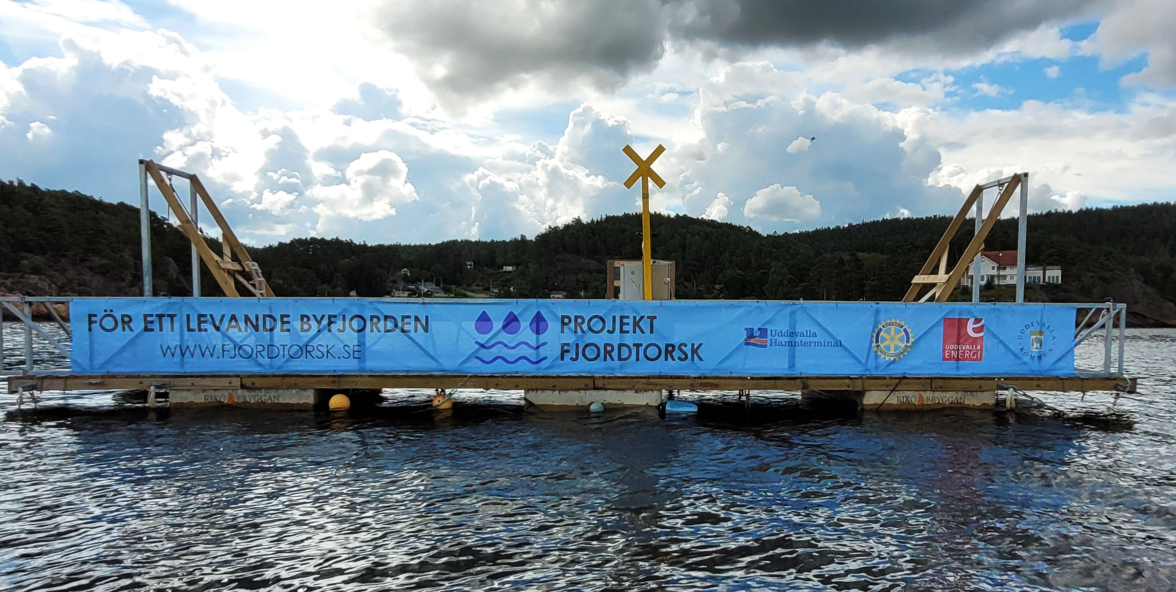 Syresättningsflotten med pumparna som syresätter Byfjorden.