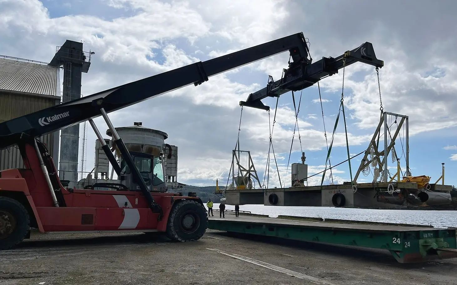 Sjösättning av flotte för syresättning i Byfjorden