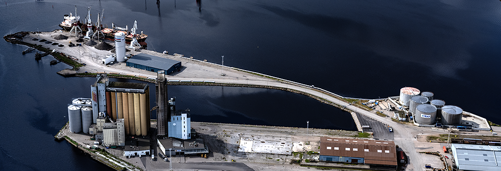 Innerhamnen, med Skeppsholmspiren och Wibax anläggning.